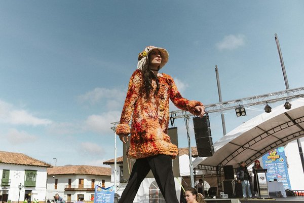 Découvrez la broche parfaite pour sublimer votre décolleté